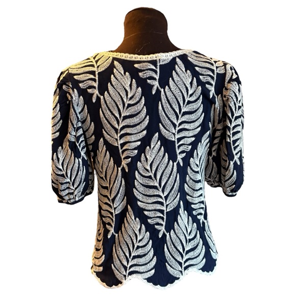Solitaire Fern Print, Puff Sleeve, Black & White Top, Womens size small - Picture 2 of 13